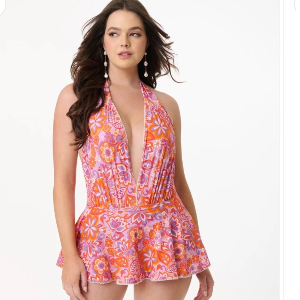 Unique Vintage flower child Wendy halter skirted swimsuit size L NWT